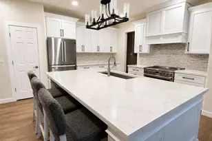 3820 E Amberwood Dr, Phoenix, AZ 85048 - Photo 4