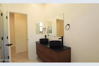 2413 W Sunland Avenue, Phoenix, AZ 85041 - Photo 26