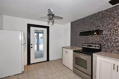 8806 N 30th Avenue, Phoenix, AZ 85051 - Photo 12