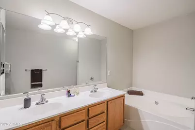 1075 E Parkview Court, Gilbert, AZ 85295 - Photo 14