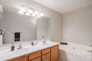 1075 E Parkview Ct, Gilbert, AZ 85295 - Photo 14