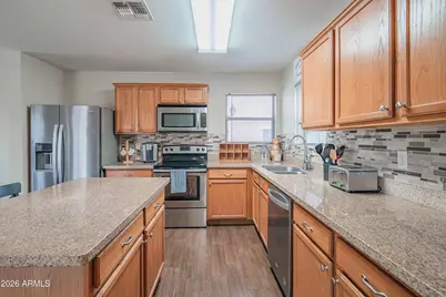 1075 E Parkview Court, Gilbert, AZ 85295 - Photo 4