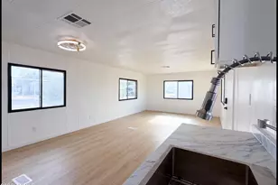 303 E South Mountain Ave, Phoenix, AZ 85042 - Photo 18