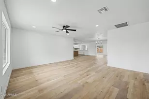 5207 N 39th Dr, Phoenix, AZ 85019 - Photo 4