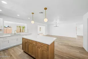 5207 N 39th Dr, Phoenix, AZ 85019 - Photo 12