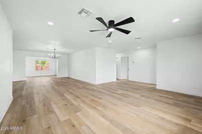 5207 N 39th Drive, Phoenix, AZ 85019 - Photo 6