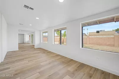 5207 N 39th Drive, Phoenix, AZ 85019 - Photo 14