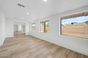 5207 N 39th Dr, Phoenix, AZ 85019 - Photo 14