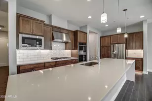 1979 W Desert Hollow Dr, Phoenix, AZ 85085 - Photo 8