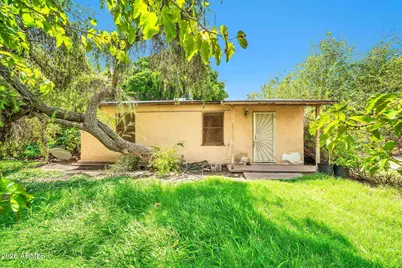 915 W Tamarisk Street, Phoenix, AZ 85041 - Photo 1