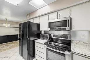 10060 W Royal Oak Rd, Sun City, AZ 85351 - Photo 14