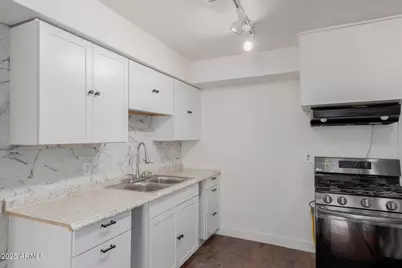 3622 W Sunland Avenue, Phoenix, AZ 85041 - Photo 8