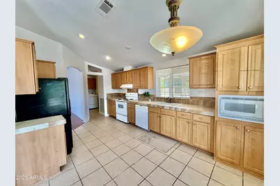 10960 N 67th Avenue #94, Glendale, AZ 85304 - Photo 6