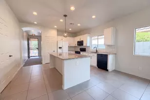 810 W Whistling Thorn Ave, San Tan Valley, AZ 85140 - Photo 2