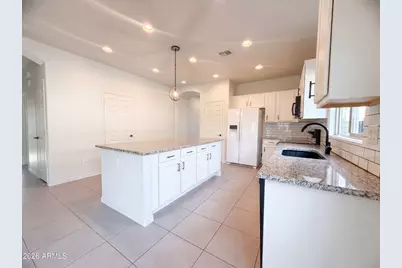 810 W Whistling Thorn Avenue, San Tan Valley, AZ 85140 - Photo 6