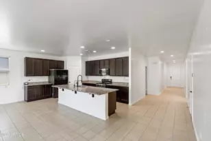 7123 S 34th Ln, Phoenix, AZ 85041 - Photo 8