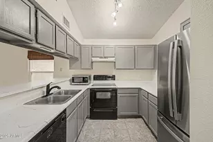 857 E Manor Dr, Chandler, AZ 85225 - Photo 6