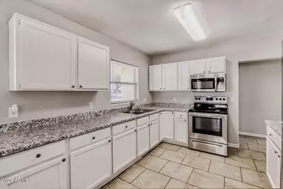 6132 N 35th Drive, Phoenix, AZ 85019 - Photo 12