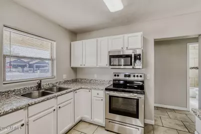 6132 N 35th Drive, Phoenix, AZ 85019 - Photo 16