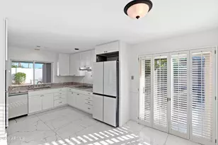 3187 E Berridge Ln, Phoenix, AZ 85016 - Photo 14