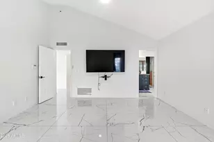 3187 E Berridge Ln, Phoenix, AZ 85016 - Photo 8