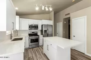 4607 E Abraham Ln, Phoenix, AZ 85050 - Photo 6