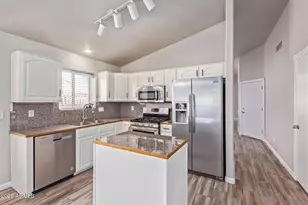 4607 E Abraham Ln, Phoenix, AZ 85050 - Photo 6