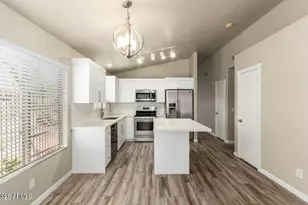 4607 E Abraham Ln, Phoenix, AZ 85050 - Photo 8