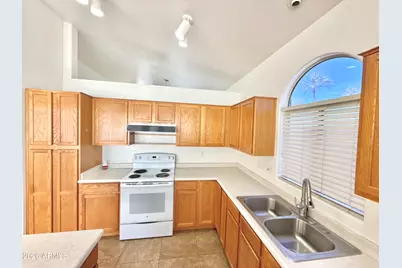 13896 W Wilshire Drive, Goodyear, AZ 85395 - Photo 10