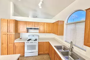 13896 W Wilshire Dr, Goodyear, AZ 85395 - Photo 10