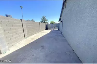 4512 N 81st Drive, Phoenix, AZ 85033 - Photo 8