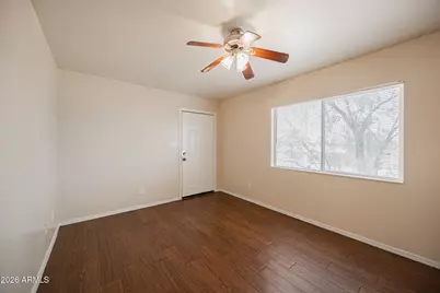 2443 E Mobile Lane #Apt 201, Phoenix, AZ 85040 - Photo 4