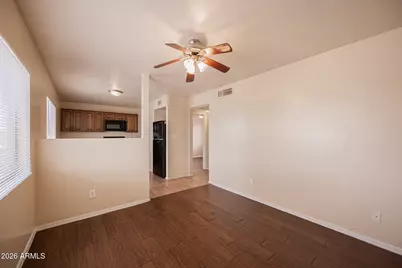2443 E Mobile Lane #Apt 201, Phoenix, AZ 85040 - Photo 6