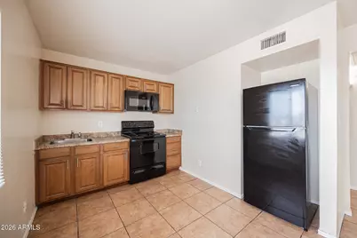2443 E Mobile Lane #Apt 201, Phoenix, AZ 85040 - Photo 8