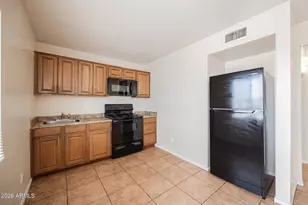 2443 E Mobile Ln, Phoenix, AZ 85040 - Photo 8