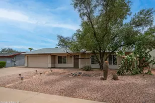11031 S Bannock St, Phoenix, AZ 85044 - Photo 2