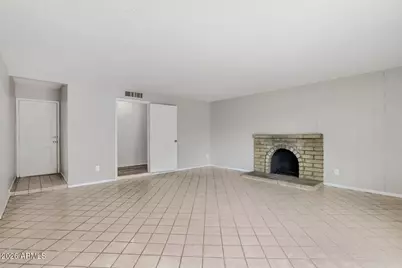 5515 N 72nd Avenue, Glendale, AZ 85303 - Photo 6