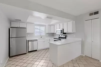 5515 N 72nd Avenue, Glendale, AZ 85303 - Photo 10
