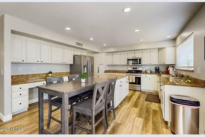 3288 E Devonshire Avenue, Gilbert, AZ 85297 - Photo 8