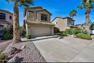 3222 E Wickieup Ln, Phoenix, AZ 85050 - Photo 2