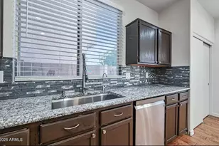 3222 E Wickieup Ln, Phoenix, AZ 85050 - Photo 10