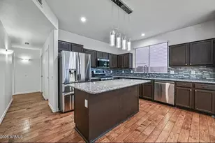 3222 E Wickieup Ln, Phoenix, AZ 85050 - Photo 8