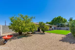2801 E Mercer Ln, Phoenix, AZ 85028 - Photo 32