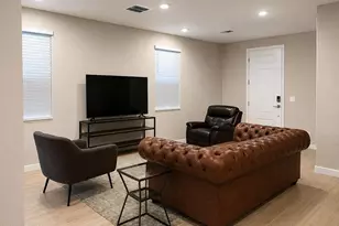 21007 N 58th Pl, Phoenix, AZ 85054 - Photo 10