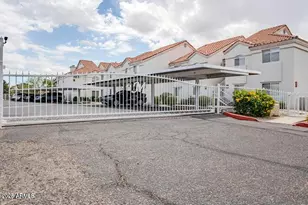 10401 N 52nd St, Paradise Valley, AZ 85253 - Photo 4