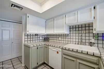 2511 E Shaw Butte Drive, Phoenix, AZ 85028 - Photo 16