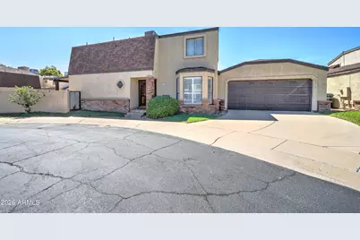 2511 E Shaw Butte Drive, Phoenix, AZ 85028 - Photo 2