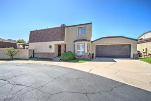 2511 E Shaw Butte Dr, Phoenix, AZ 85028 - Photo 2
