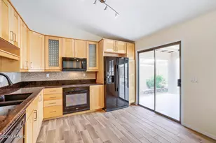 3826 W Park View Ln, Glendale, AZ 85310 - Photo 8