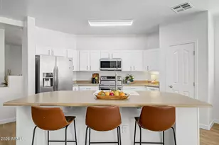 6817 S 40th Ln, Phoenix, AZ 85041 - Photo 8